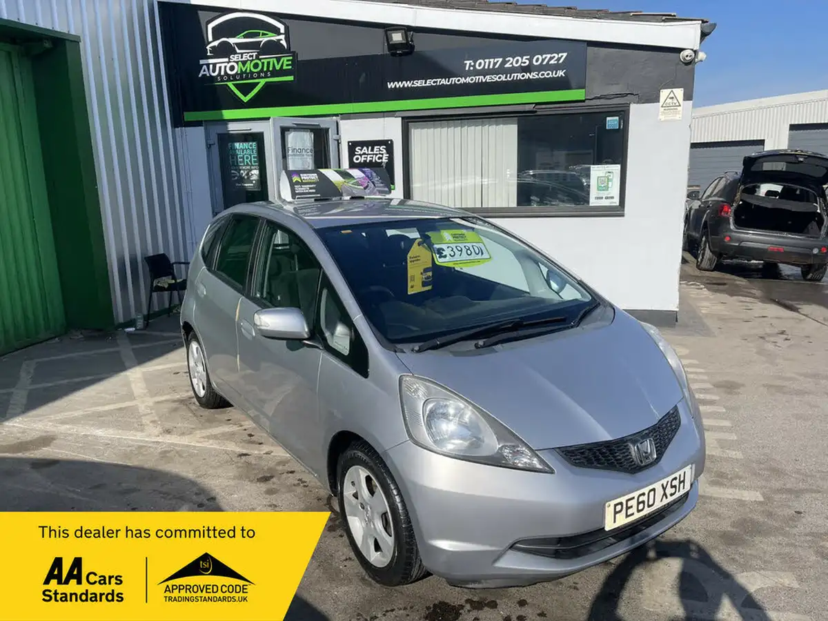 2010-honda-jazz-14-es-big-0
