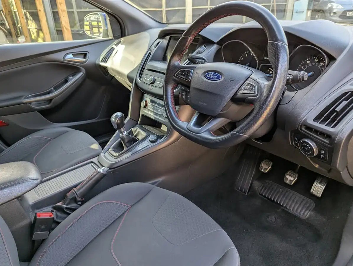 2018-ford-focus-10t-st-line-x-140ps-hatchback-big-12