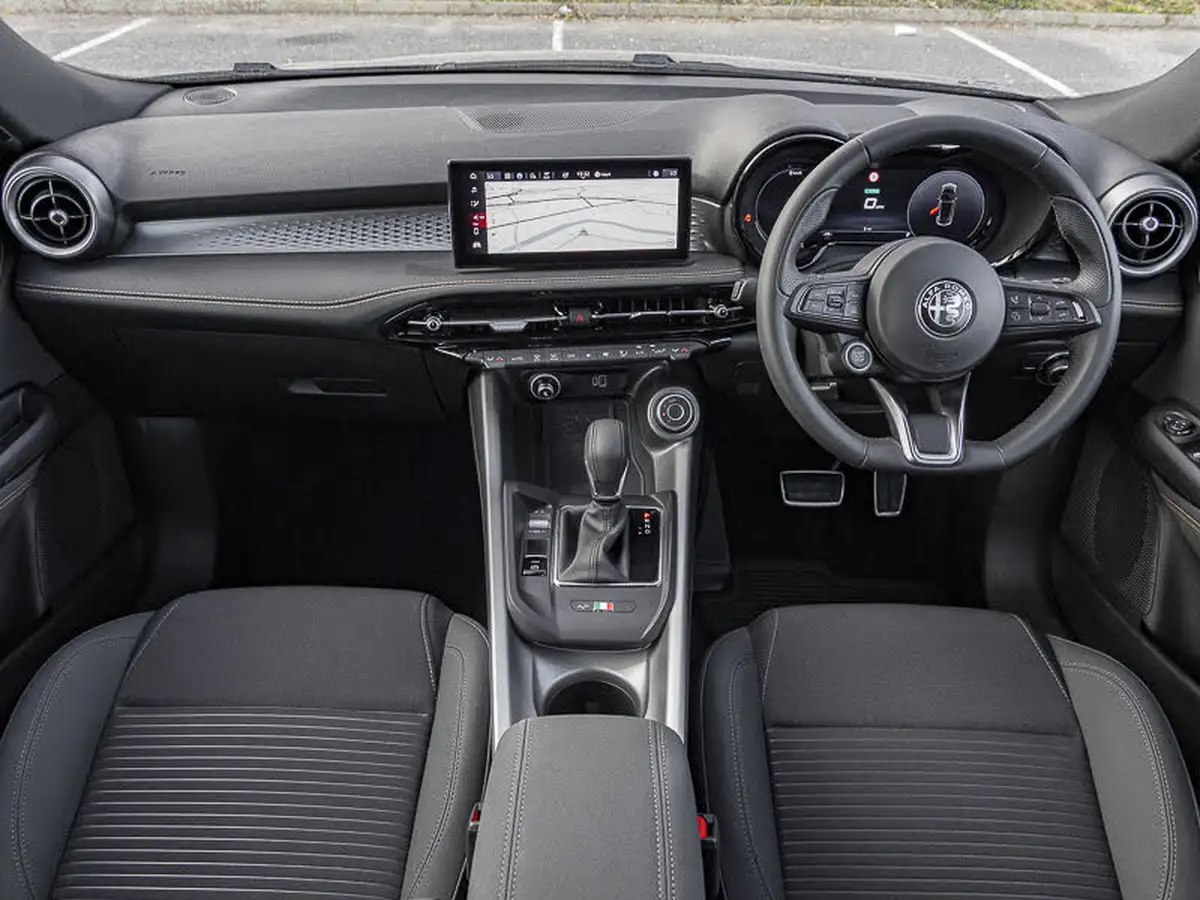 2025-alfa-romeo-tonale-15-sprint-big-2
