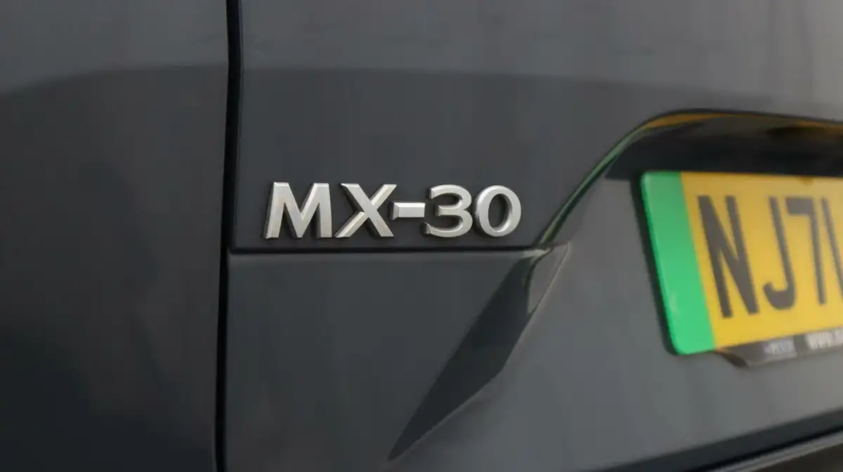 2021-mazda-mx-30-e-se-l-lux-big-20