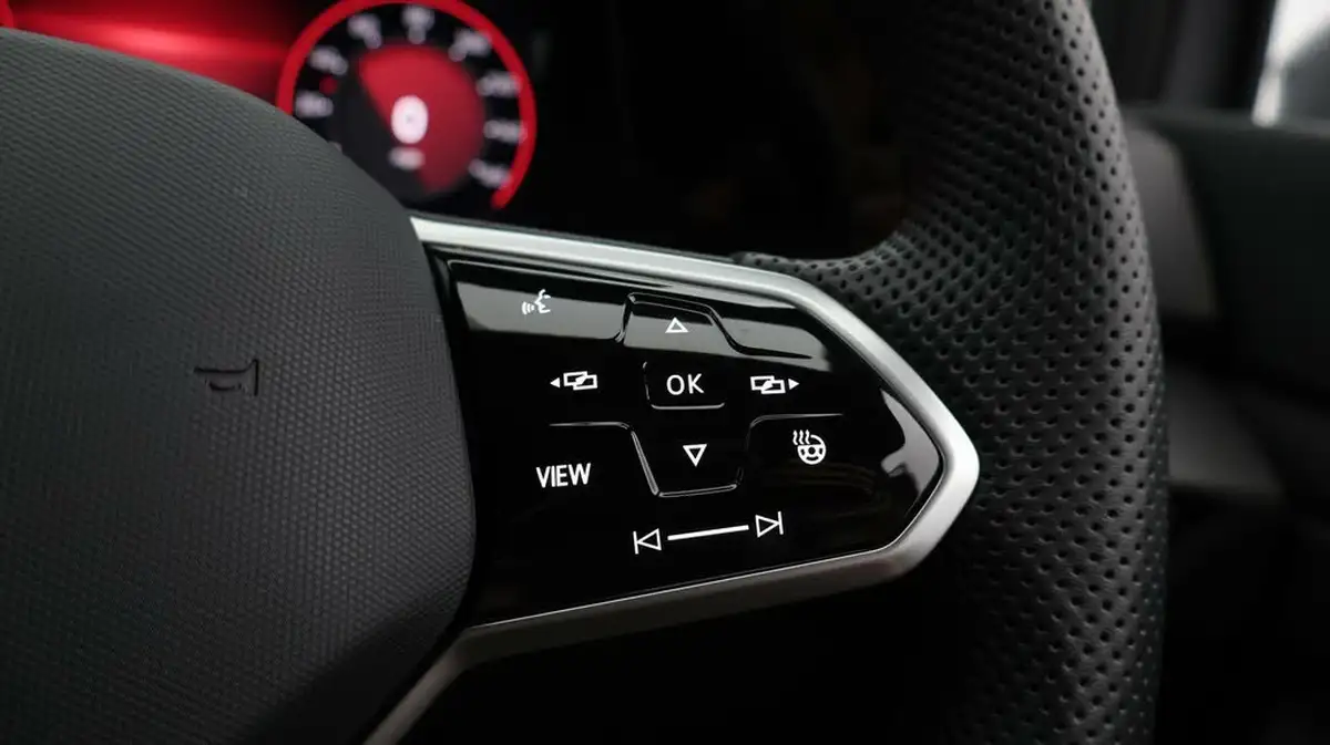 2024-volkswagen-golf-15-etsi-r-line-evo-hatchback-big-27