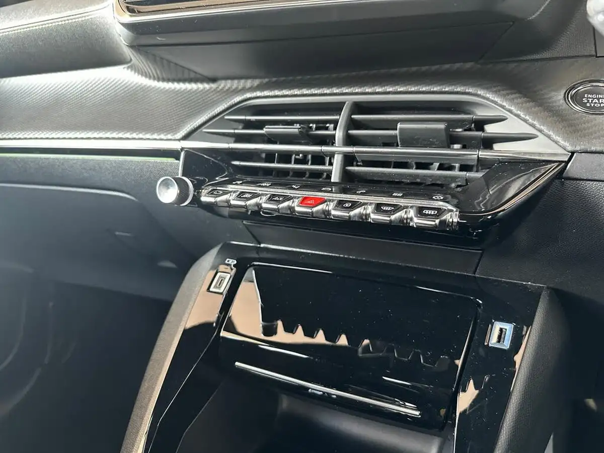 2022-peugeot-208-12-puretech-gt-130bhp-eat8-big-21