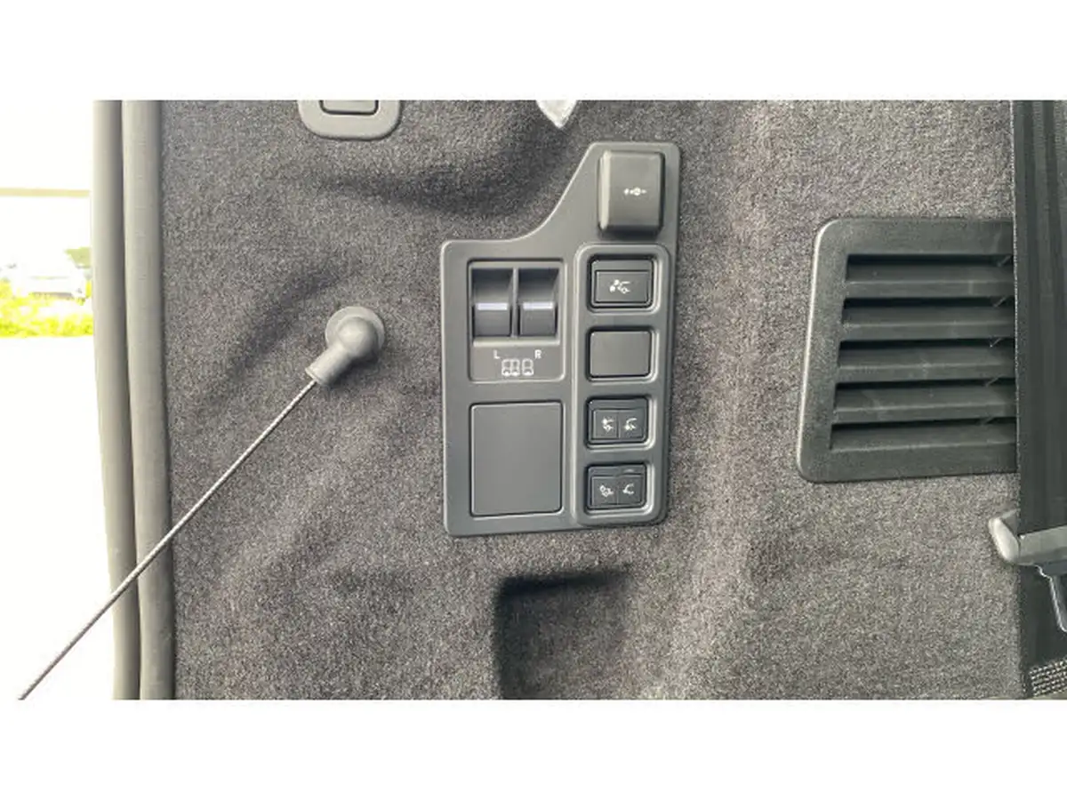 2024-land-rover-discovery-30-d350-dynamic-hse-big-33