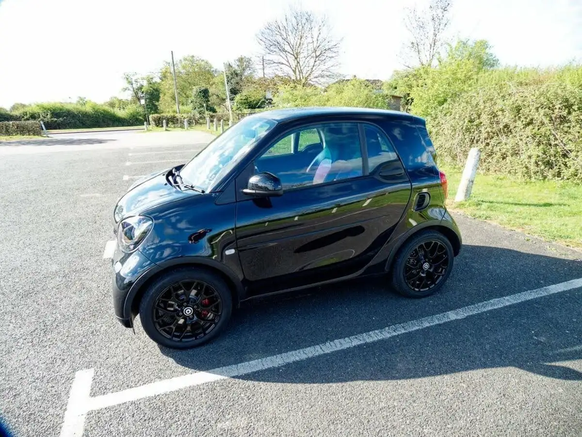 2016-smart-fortwo-09-edition-black-twinamic-big-15