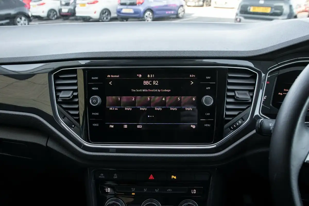 2019-volkswagen-t-roc-16tdi-sel-big-21