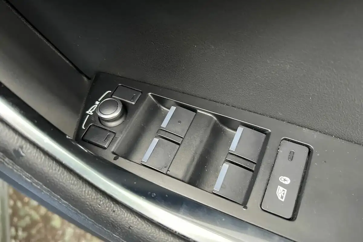 2021-jaguar-xe-20-d200-r-dynamic-black-big-19