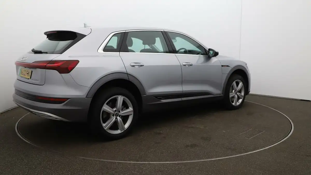 2022-audi-e-tron-55e-technik-station-wagon-big-44