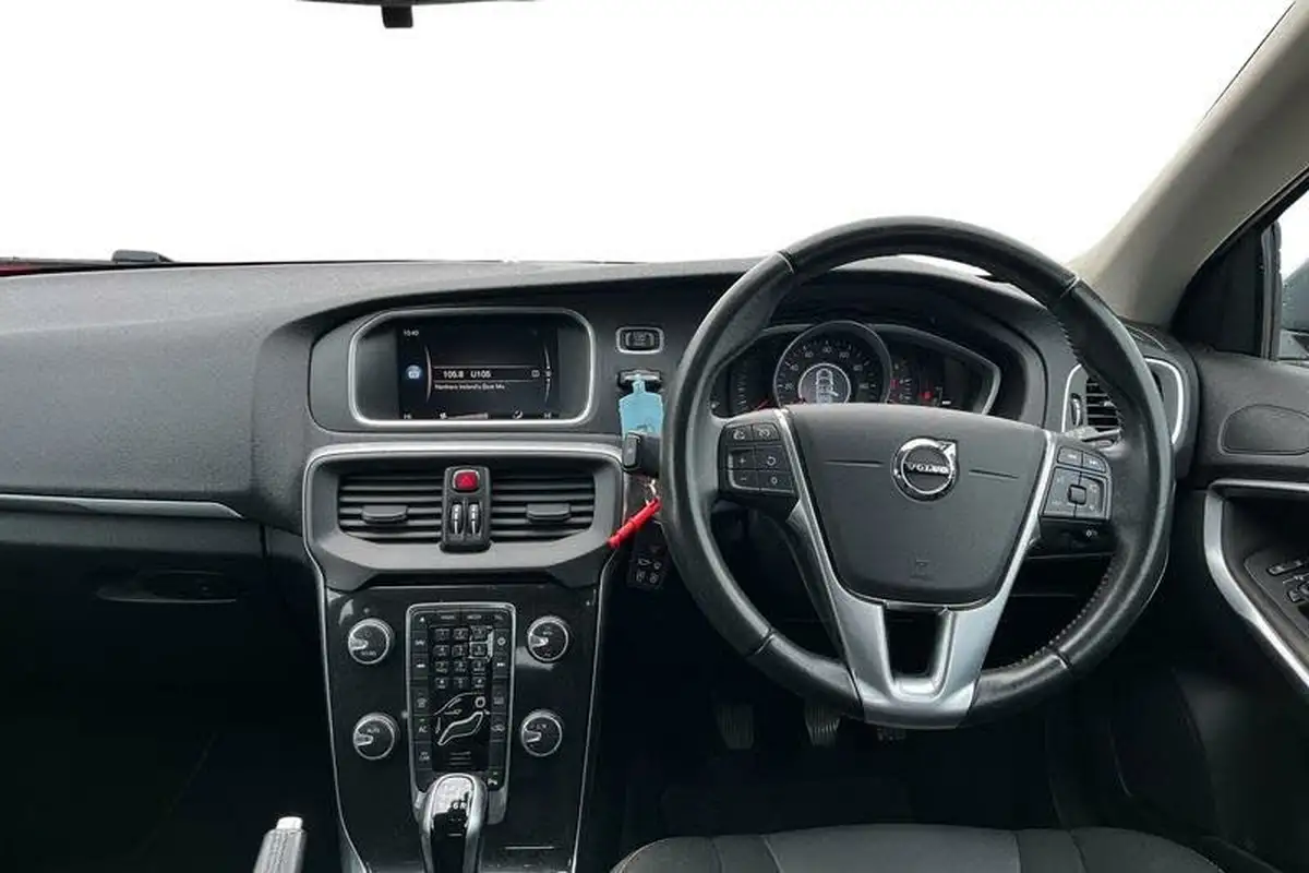 2019-volvo-v40-20td-d2-momentum-nav-plus-big-9