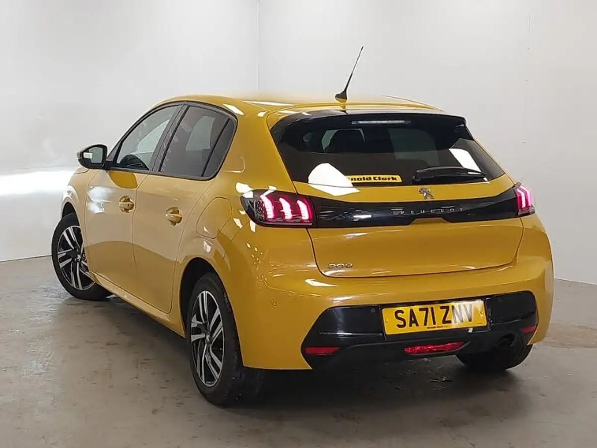 2021-peugeot-208-12-puretech-allure-premium-100bhp-big-1