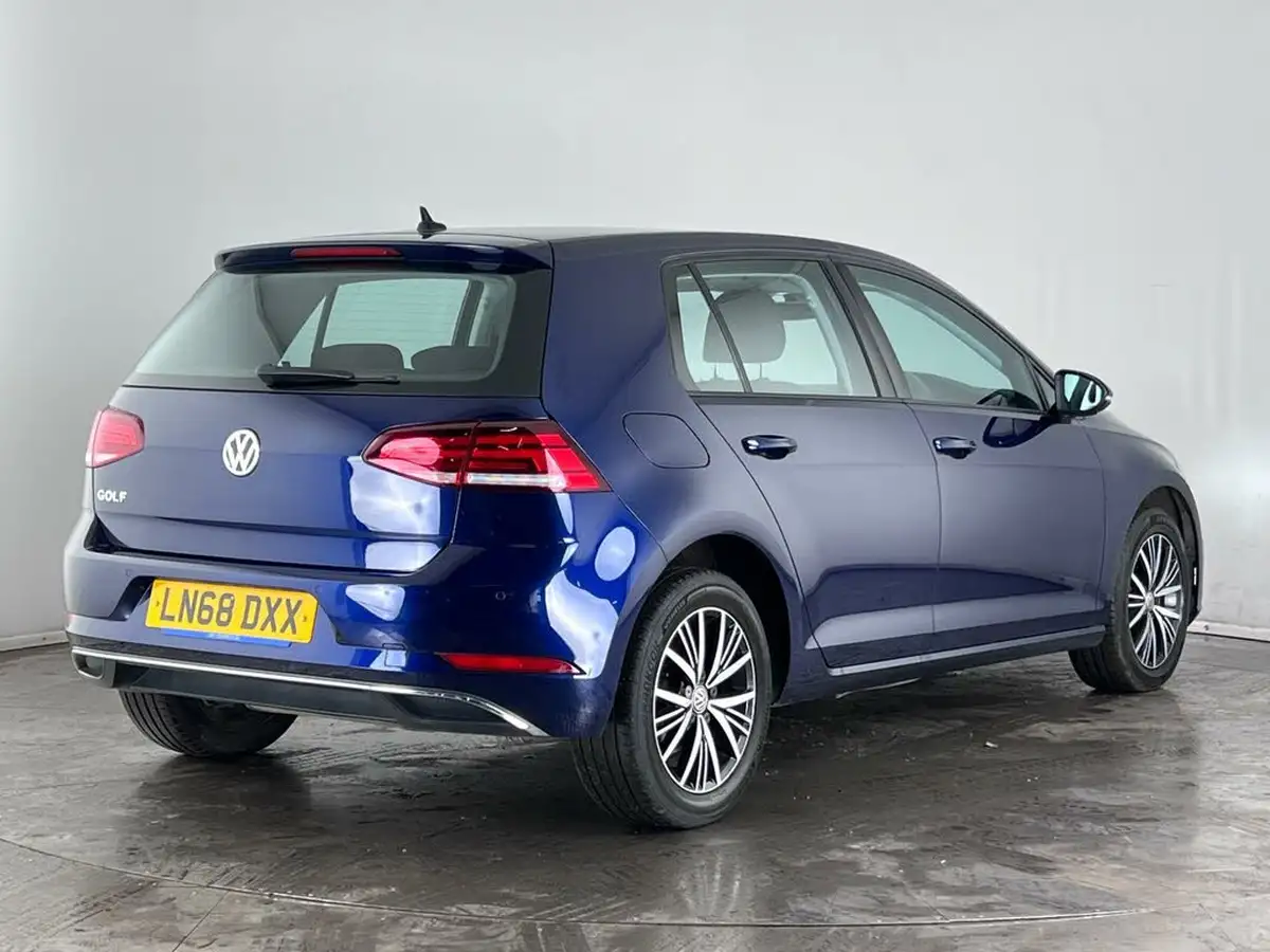 2018-volkswagen-golf-16tdi-se-nav-hatchback-5d-dsg-big-3