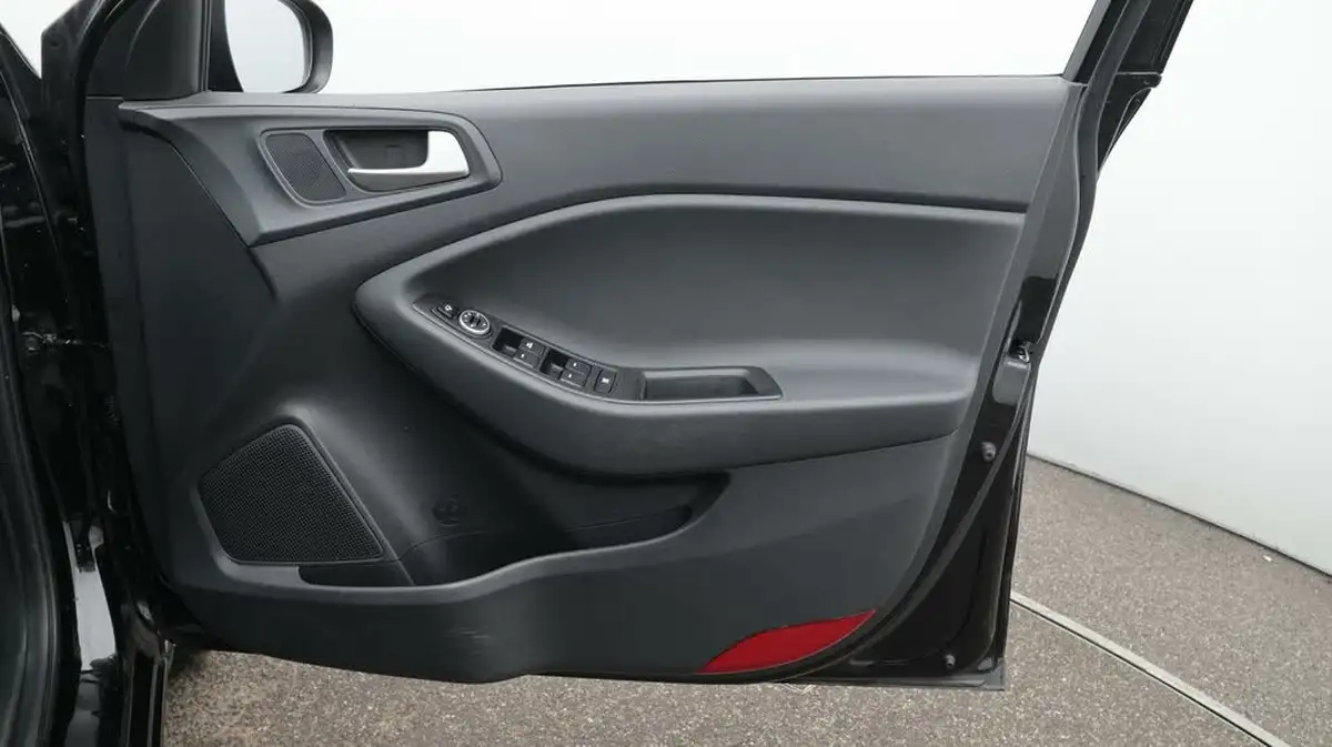2020-hyundai-i20-12-premium-se-nav-big-15