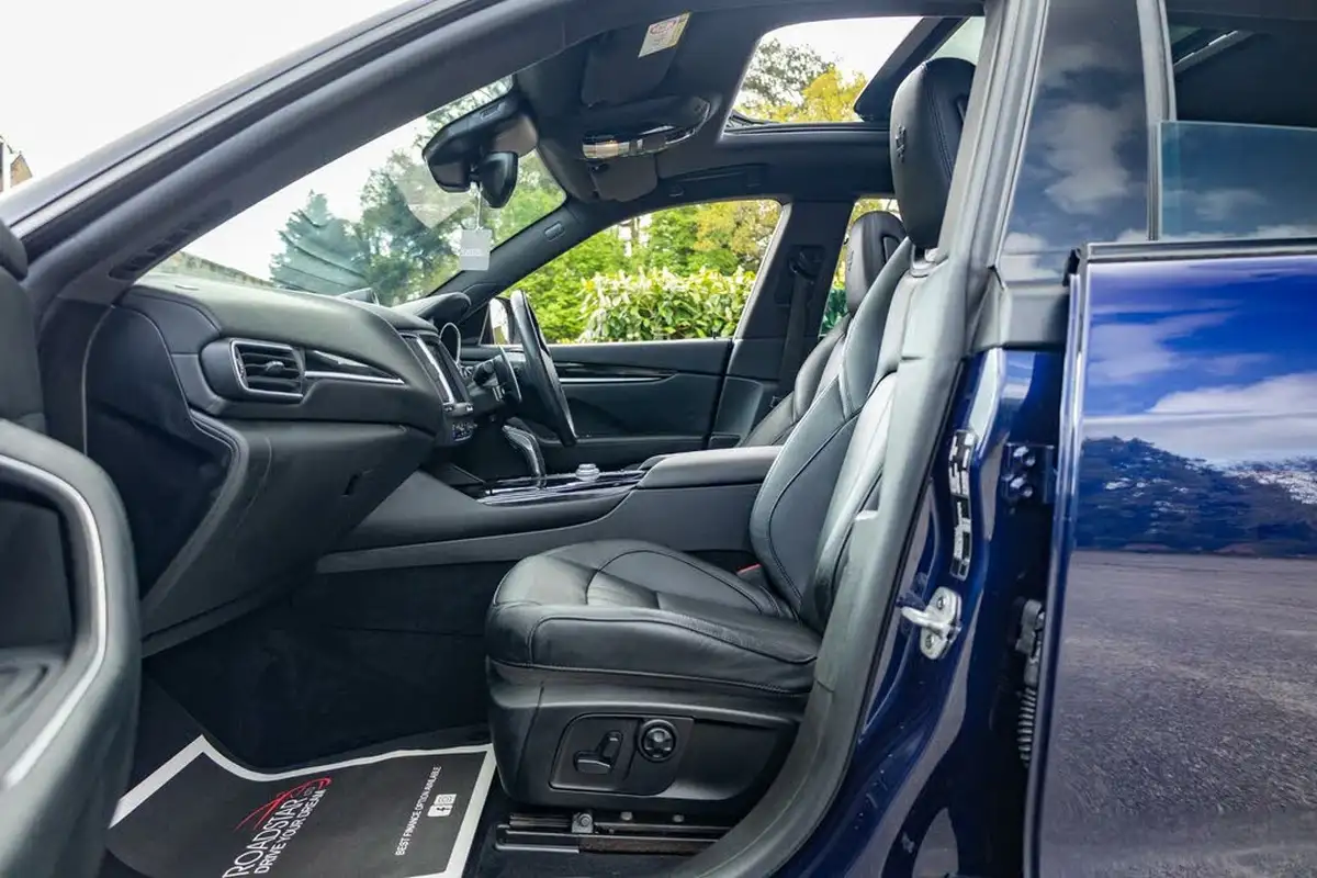 2020-maserati-levante-30-gransport-big-41