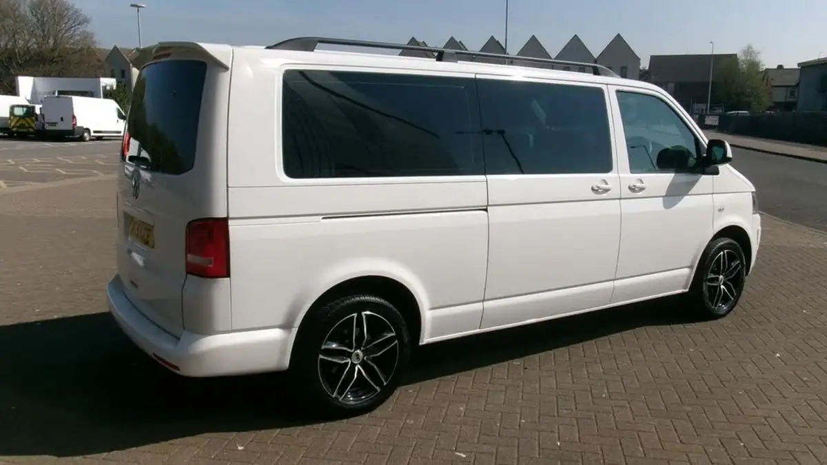 2015-volkswagen-transporter-shuttle-20td-t30-se-102ps-lwb-9seats-big-8