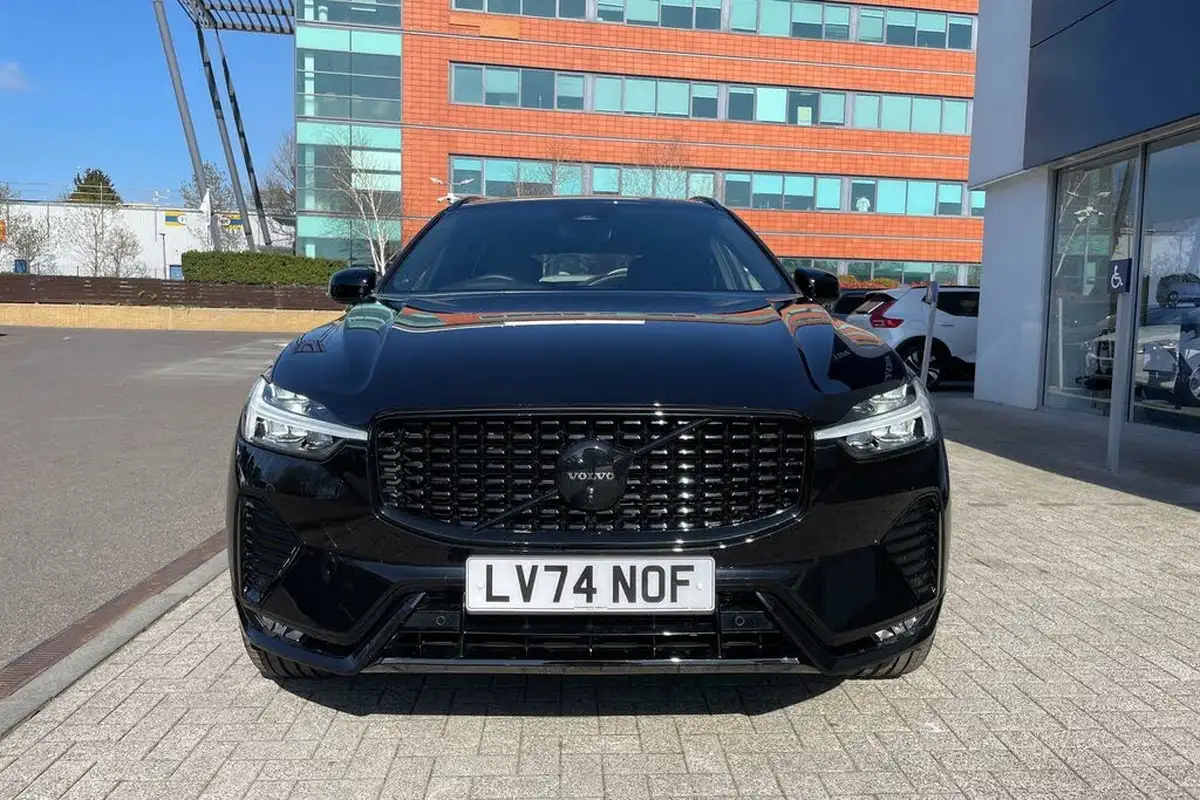 2024-volvo-xc60-20-b5-plus-black-edition-big-11