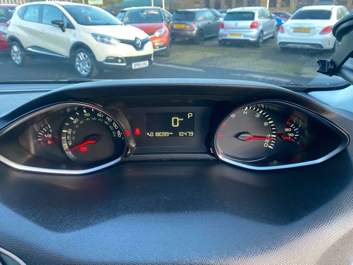 2017-peugeot-308-12-puretech-active-130bhp-eat6-big-30