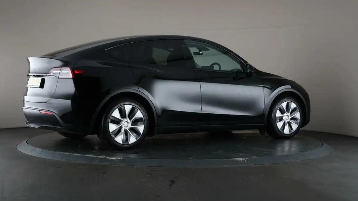 2023-tesla-model-y-e-rwd-big-56