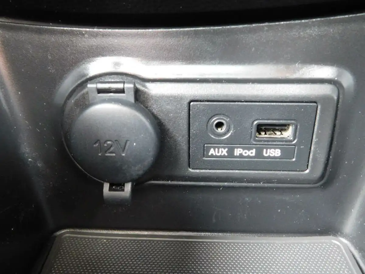 2014-kia-venga-16-3-sat-nav-isg-big-25