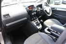 2010-vauxhall-zafira-16-design-small-25