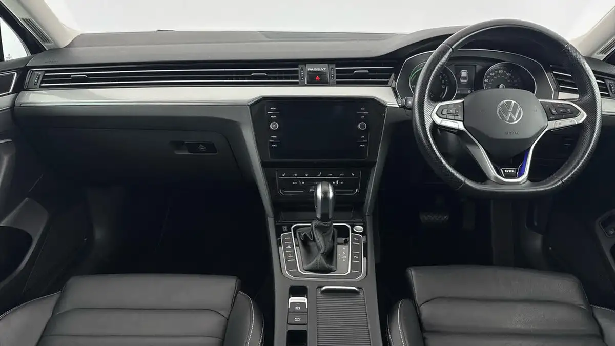 2021-volkswagen-passat-14-tsi-gte-saloon-4d-big-10