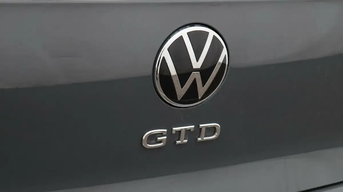 2020-volkswagen-golf-20tdi-gtd-200ps-hatchback-5d-big-21