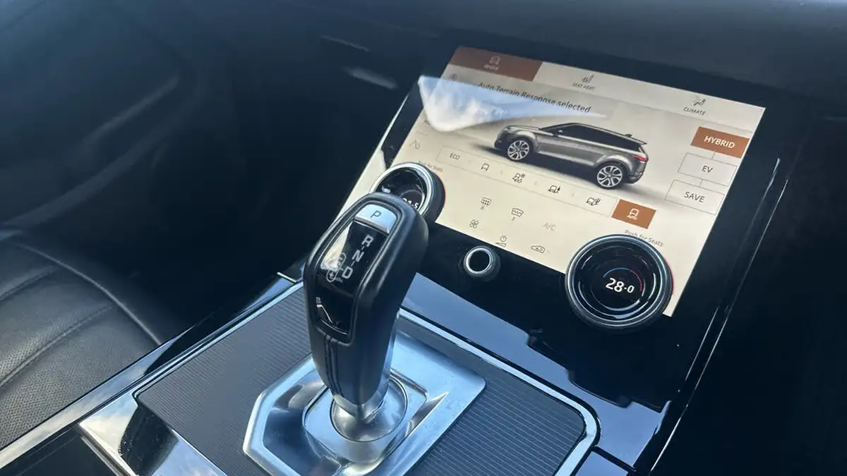 2022-land-rover-range-rover-evoque-15-p300e-r-dynamic-se-big-12