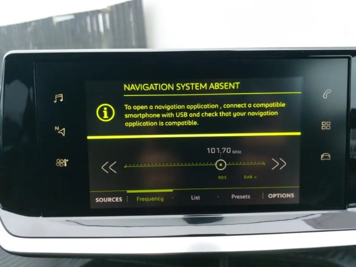 2021-peugeot-208-12-puretech-allure-premium-100bhp-big-6