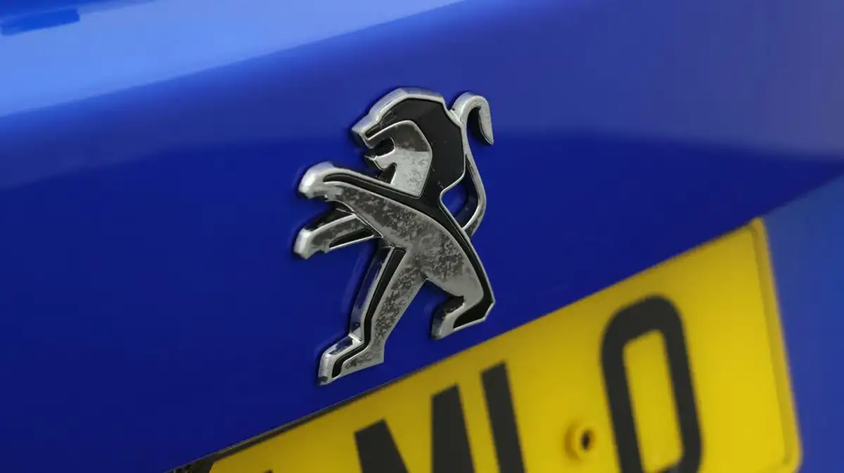 2021-peugeot-2008-suv-e-gt-big-19