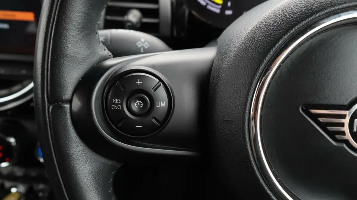2020-mini-cooper-e-cooper-s-2-big-24