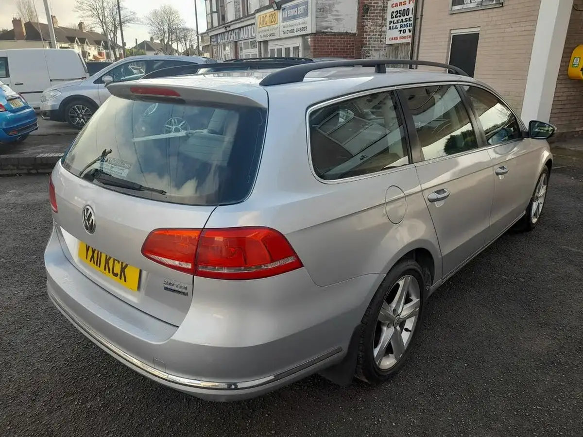 2011-volkswagen-passat-20td-se-estate-5d-big-2