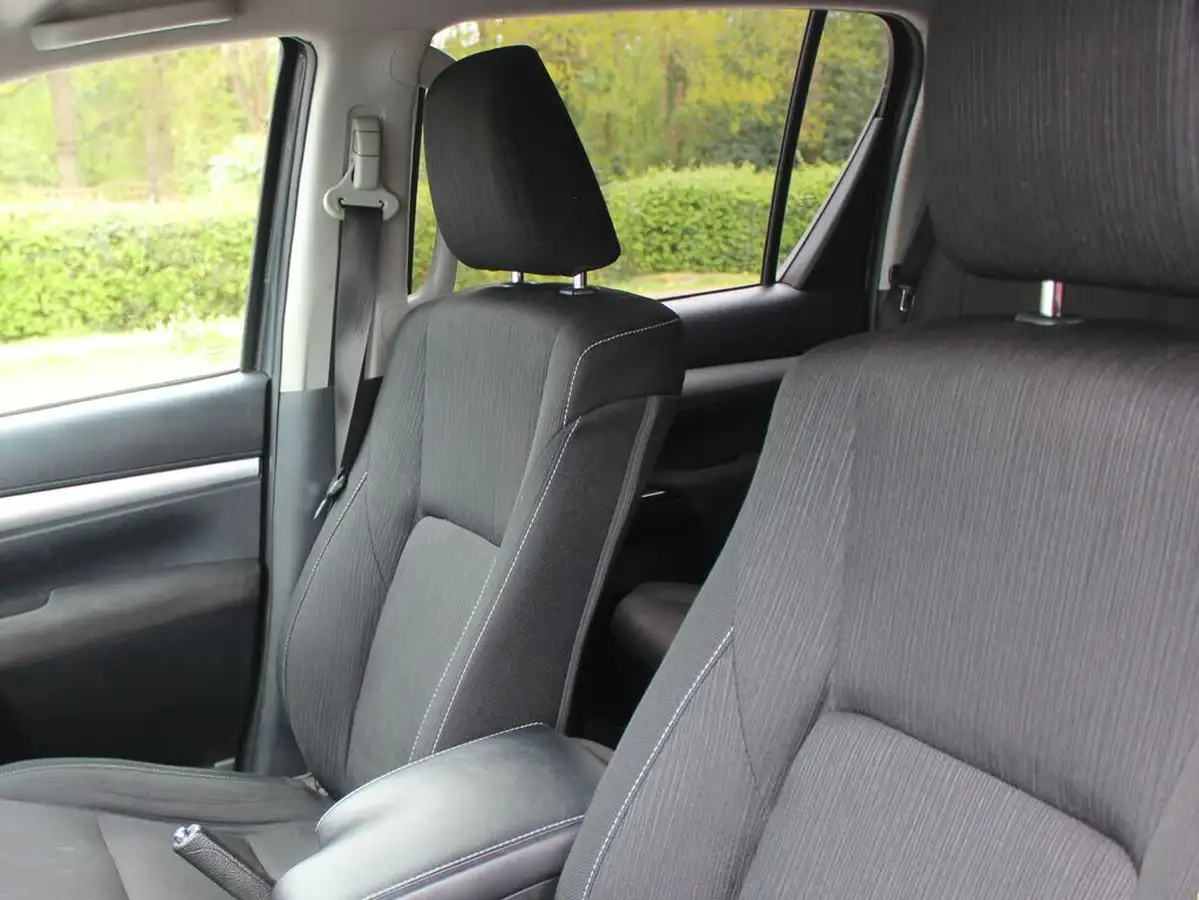 2021-toyota-hi-lux-24d-4d-invincible-150hpeu6d-auto-big-36