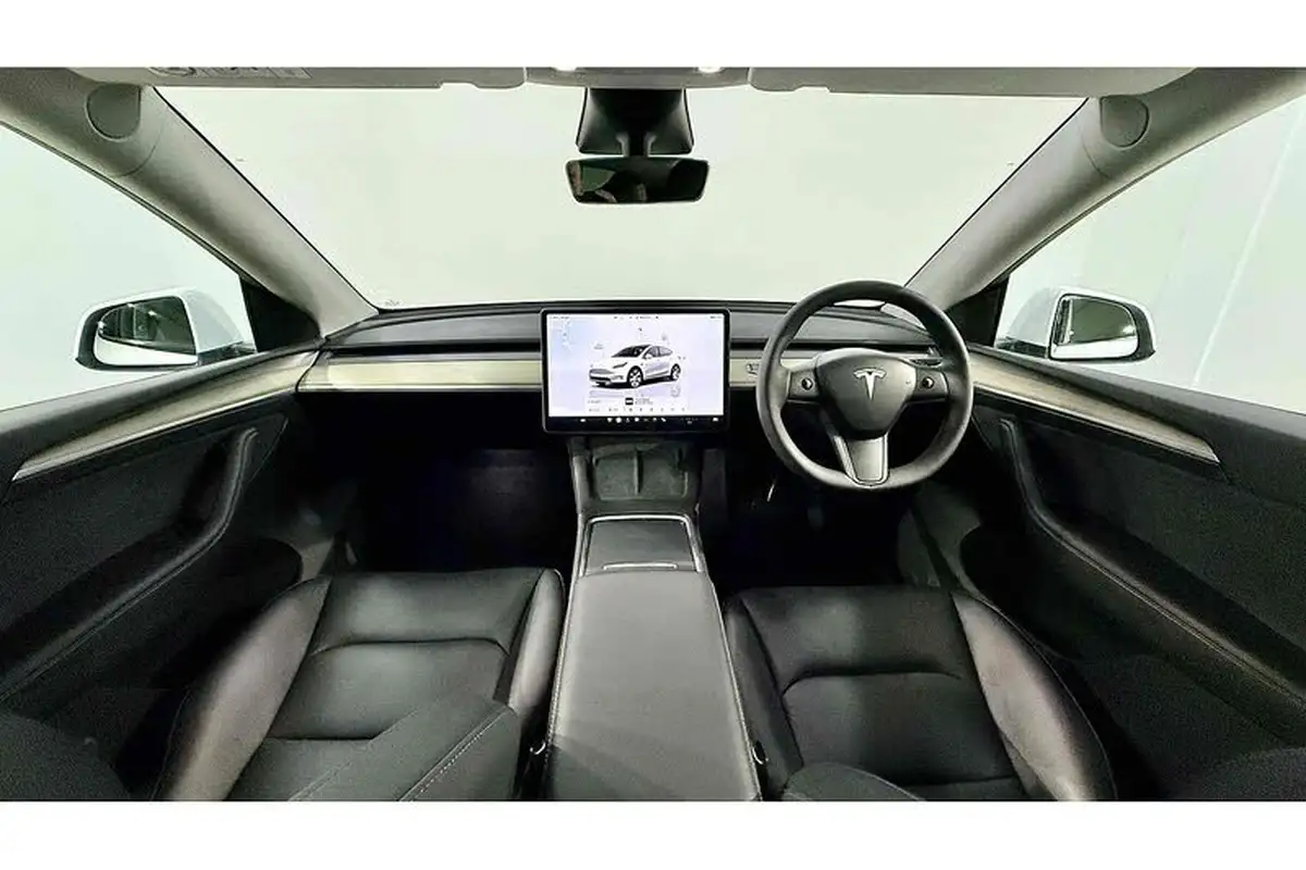 2023-tesla-model-y-e-long-range-big-1
