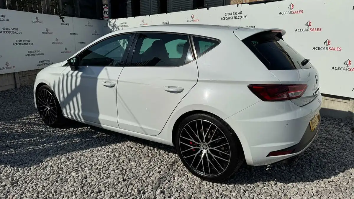 2016-seat-leon-20-tsi-cupra-290-black-hatchback-5d-big-5