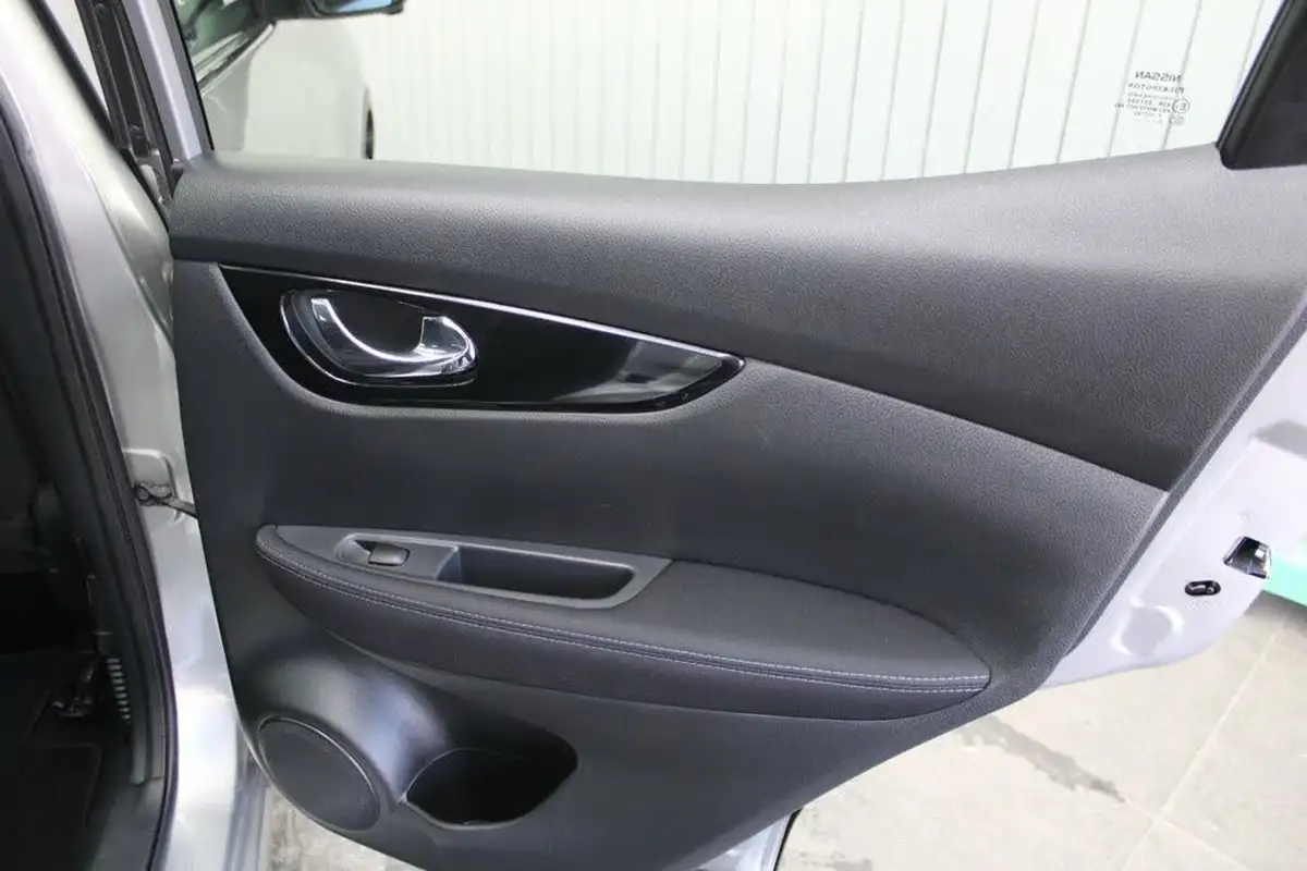 2015-nissan-qashqai-15dci-n-tec-big-18
