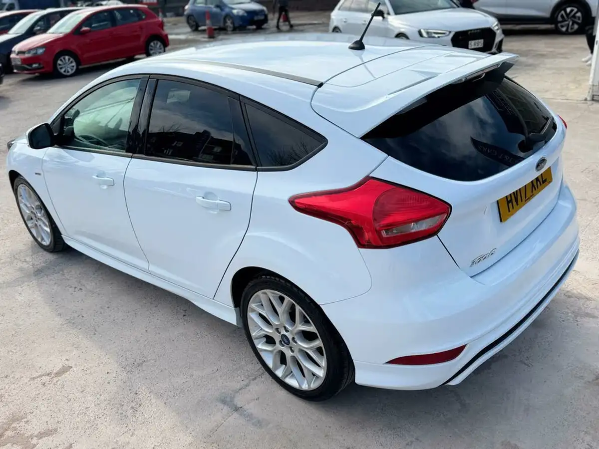 2017-ford-focus-15tdci-st-line-hatchback-big-14