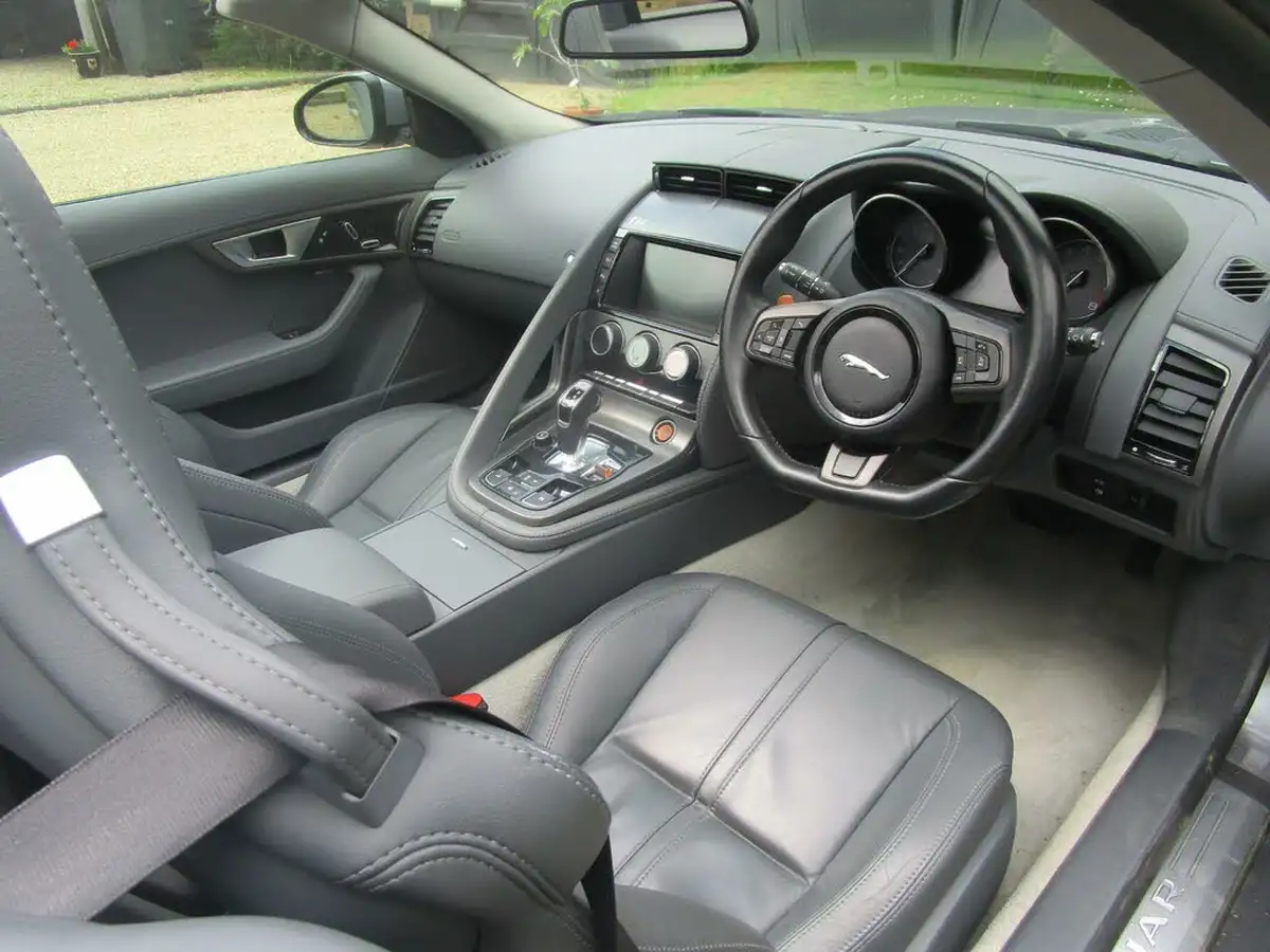 2014-jaguar-f-type-30-s-convertible-quickshift-big-31