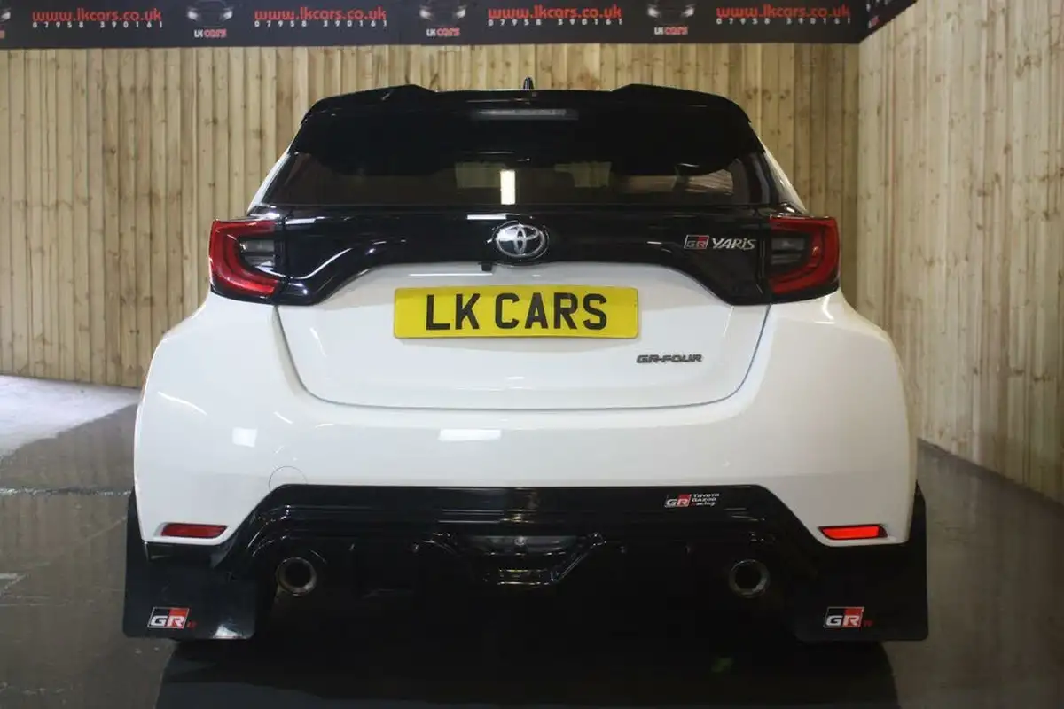 2021-toyota-yaris-16-gr-circuit-pack-big-7