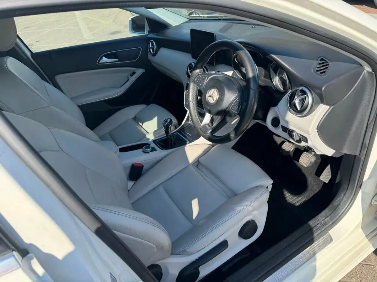 2016-mercedes-benz-a-class-15d-a180d-sport-ss-big-18