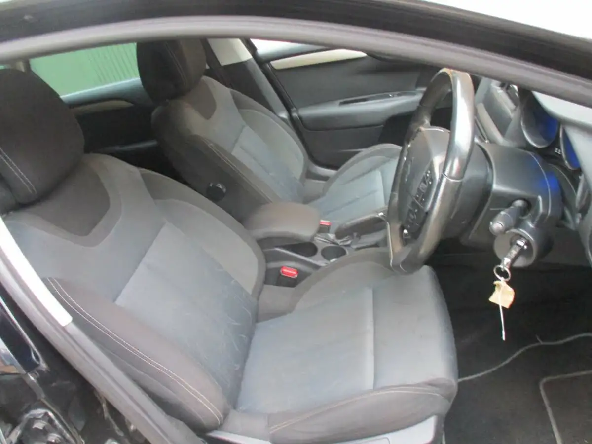 2012-citroen-c4-16-vtr-auto-big-20