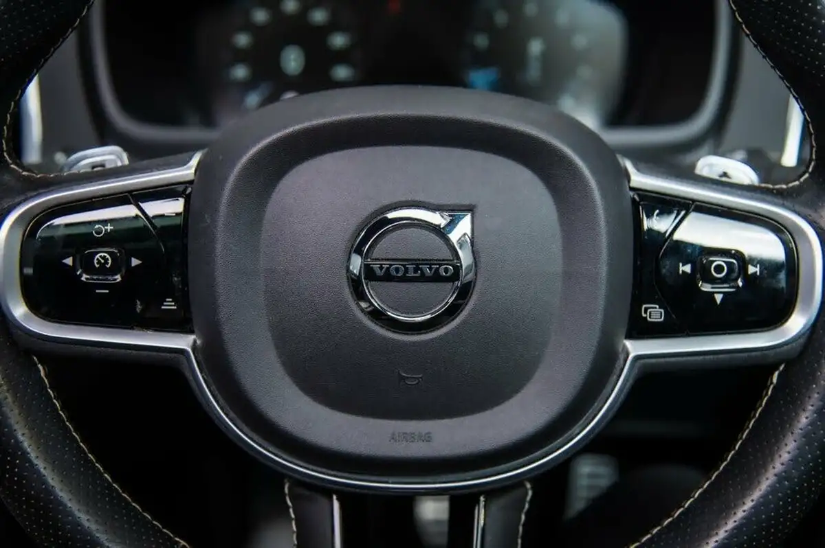 2019-volvo-xc90-20-t6-r-design-pro-awd-big-21