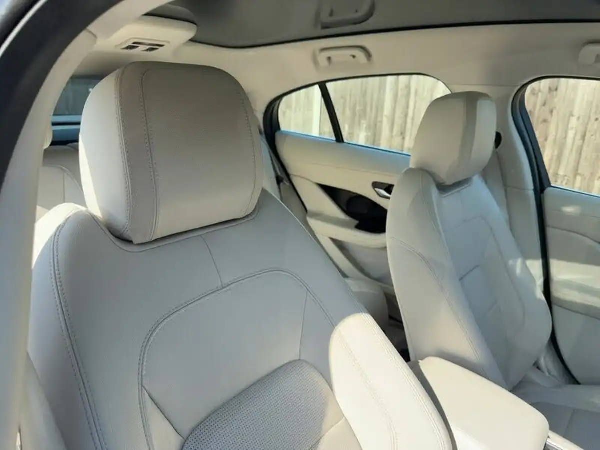 2019-jaguar-i-pace-ev400-se-big-19