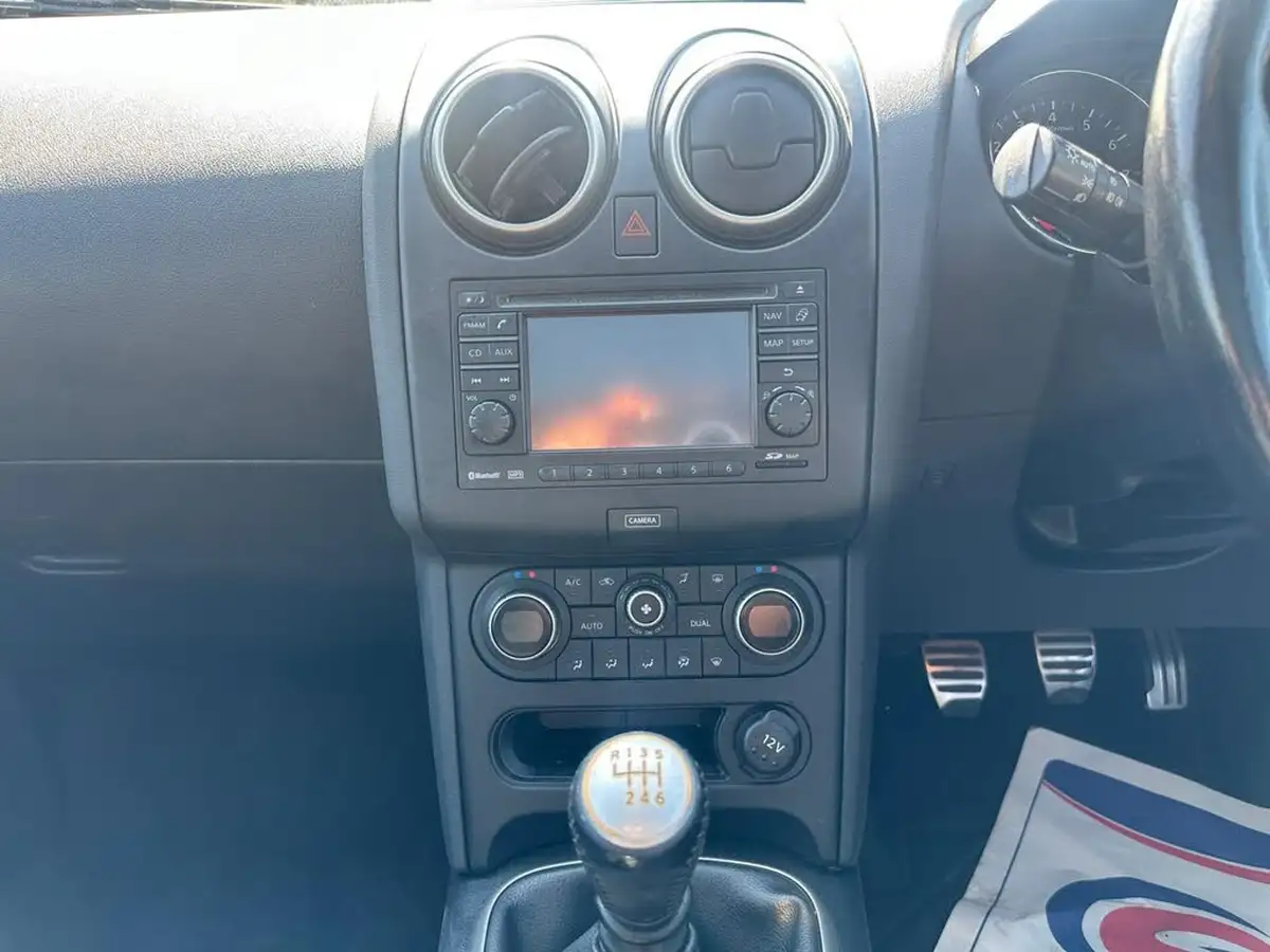 2012-nissan-qashqai-20-n-tec-2wd-big-11