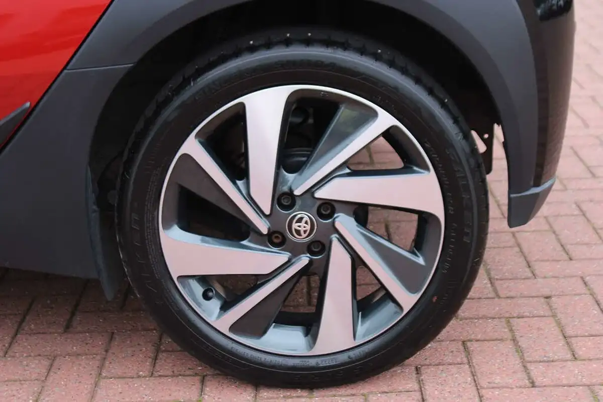2022-toyota-aygo-x-10-vvt-i-exclusive-big-9