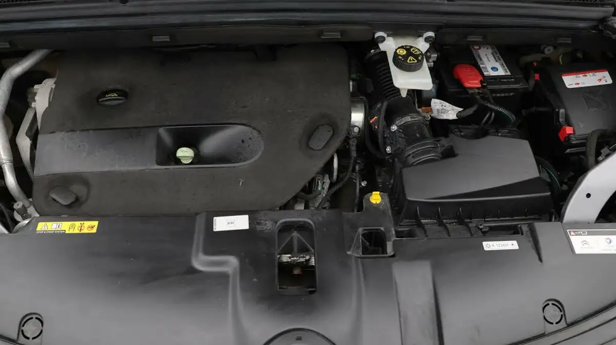 2019-citroen-c4-spacetourer-20bluehdi-feel-big-19