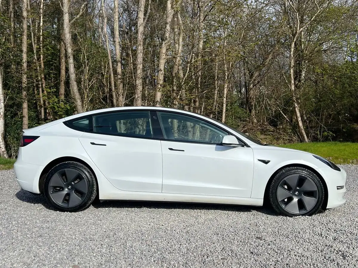 2021-tesla-model-3-e-long-range-4x4-big-1