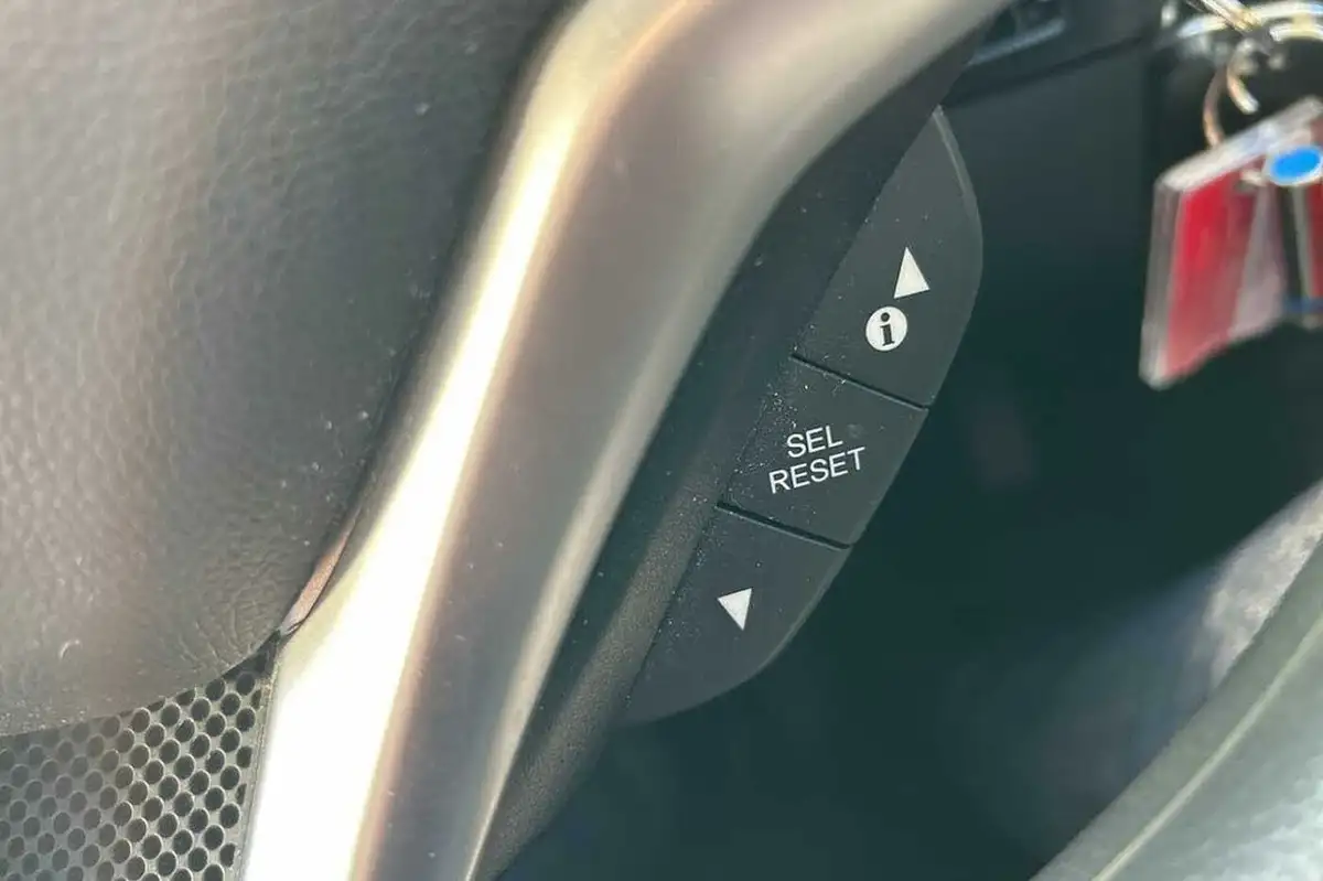 2018-honda-jazz-13-i-vtec-se-cvt-big-25