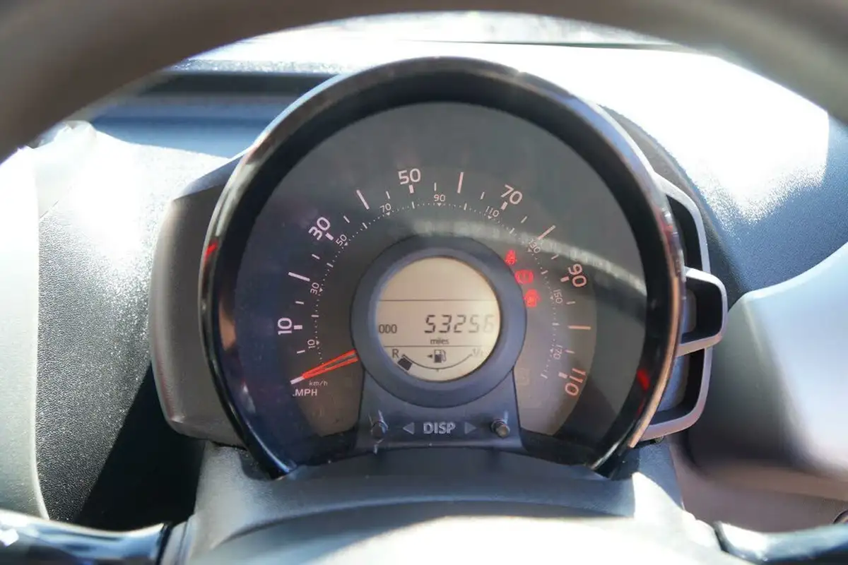 2015-citroen-c1-12-puretech-feel-5d-big-28