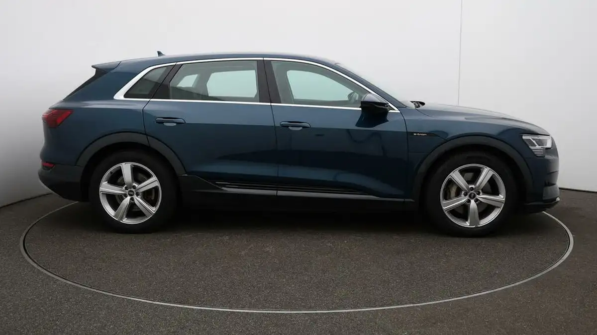 2021-audi-e-tron-50e-technik-station-wagon-big-42