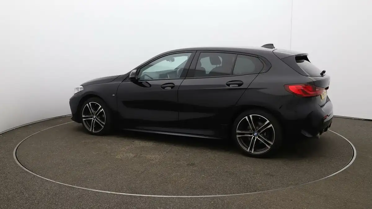 2021-bmw-1-series-15-118i-m-sport-lcp-dct-big-39