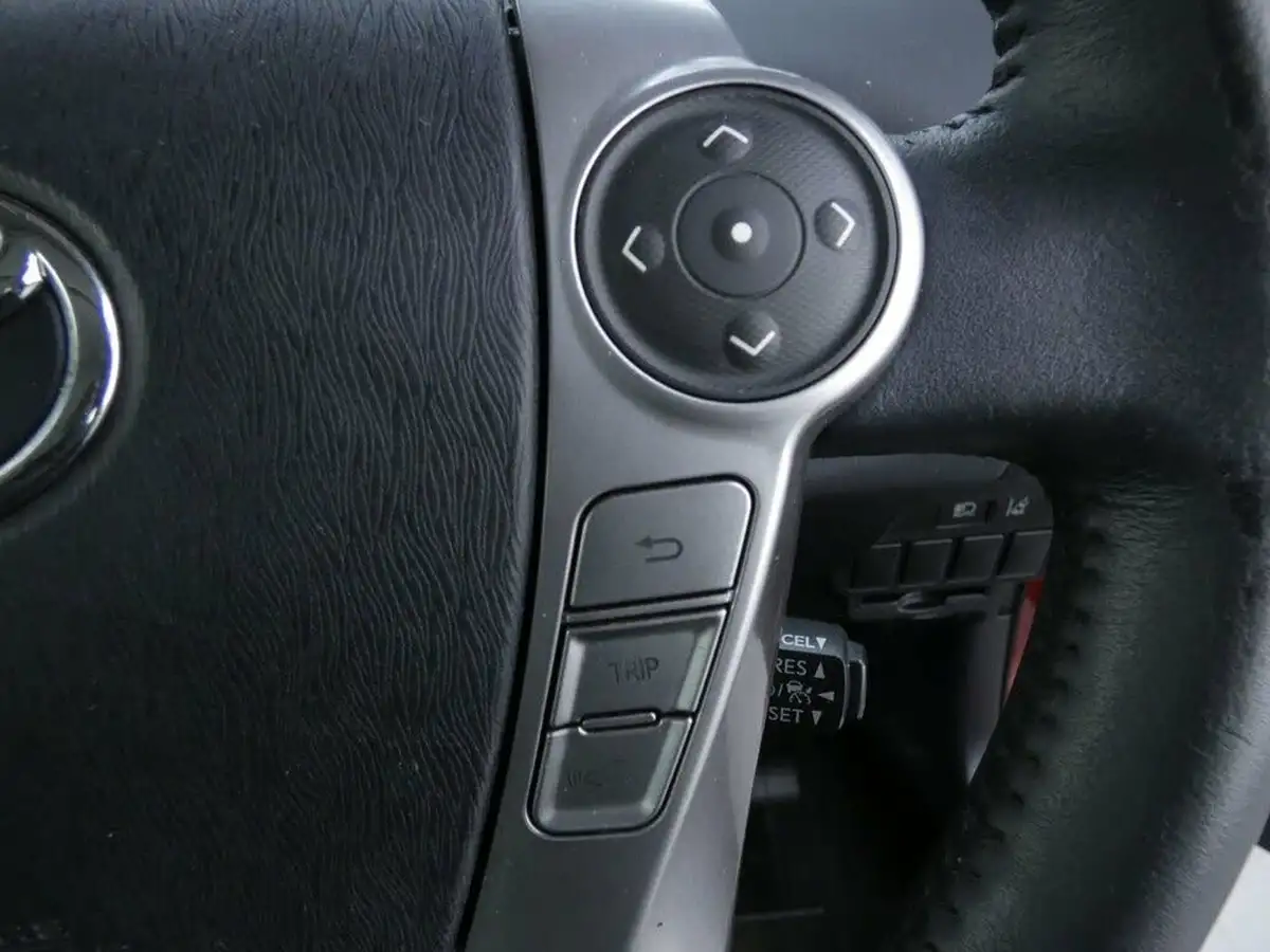 2019-toyota-prius-18-vvt-i-icon-ss-big-13