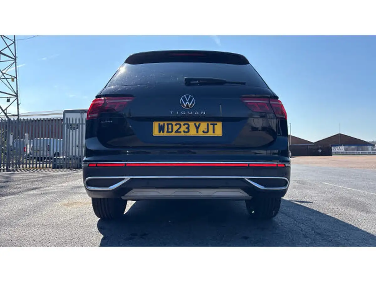 2023-volkswagen-tiguan-allspace-15-tsi-r-line-big-31